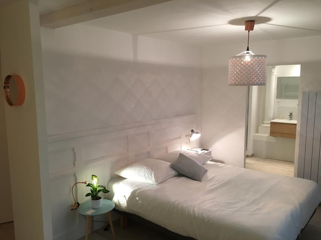 Gite Le Temple - Appart Hotel Verdun-sur-Meuse ภายนอก รูปภาพ